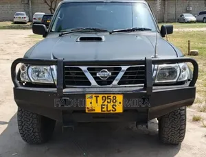 Nissan Patrol 2000 Green