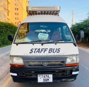 Toyota HiAce 2000 White