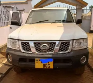 Nissan Patrol 2000 White