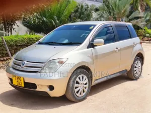 Toyota IST 2004 Silver