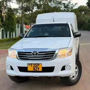Toyota Hilux 2012 White