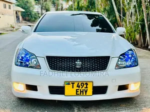 Toyota Crown 2006 White