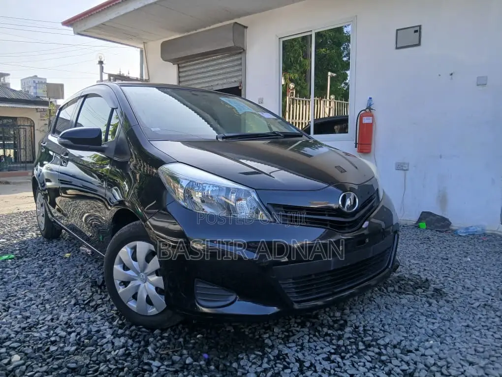 Toyota Vitz 2012 Black