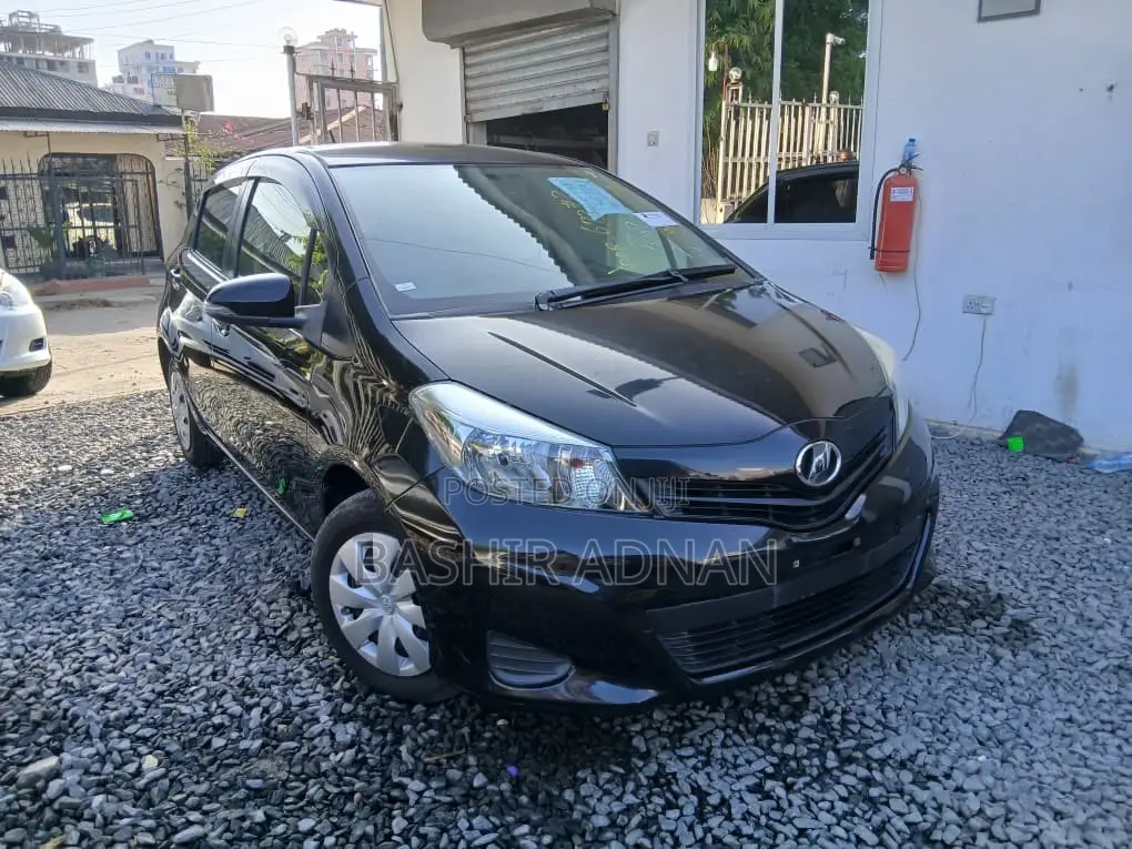 Toyota Vitz 2012 Black