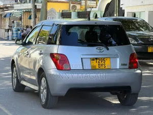 Toyota IST 2003 Silver
