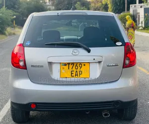 Mazda Verisa 2005 Silver