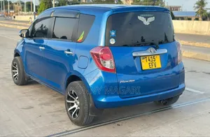 Toyota Ractis 2009 Blue