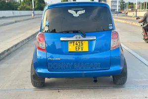 Toyota Ractis 2009 Blue