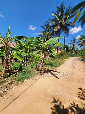 Kiwanja Kinauzwa Madale Mwisho
