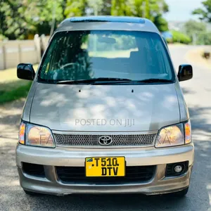 Toyota Noah 2001 Silver