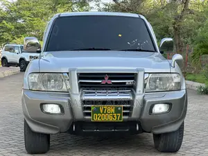 Mitsubishi Pajero 2002 Silver