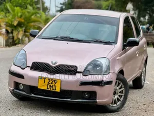Toyota Vitz 2004 Ivory