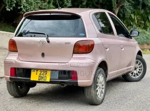 Toyota Vitz 2004 Ivory