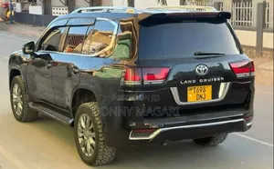 Toyota Land Cruiser 2023 Black
