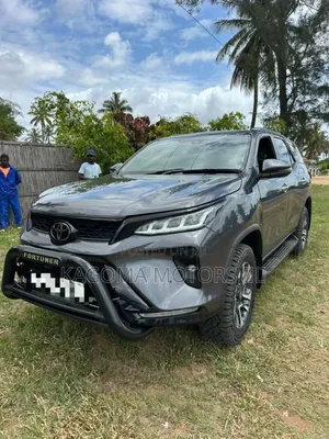 Toyota Fortuner 2023 Gray