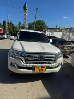 Toyota Land Cruiser 2017 White
