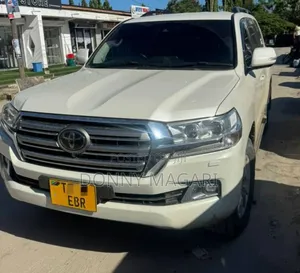 Toyota Land Cruiser 2017 White