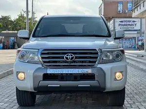 Toyota Land Cruiser 2011 White