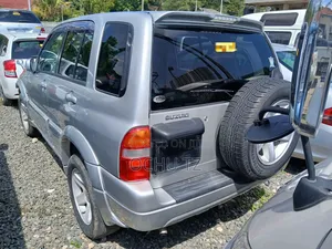 Suzuki Escudo 2003 Silver
