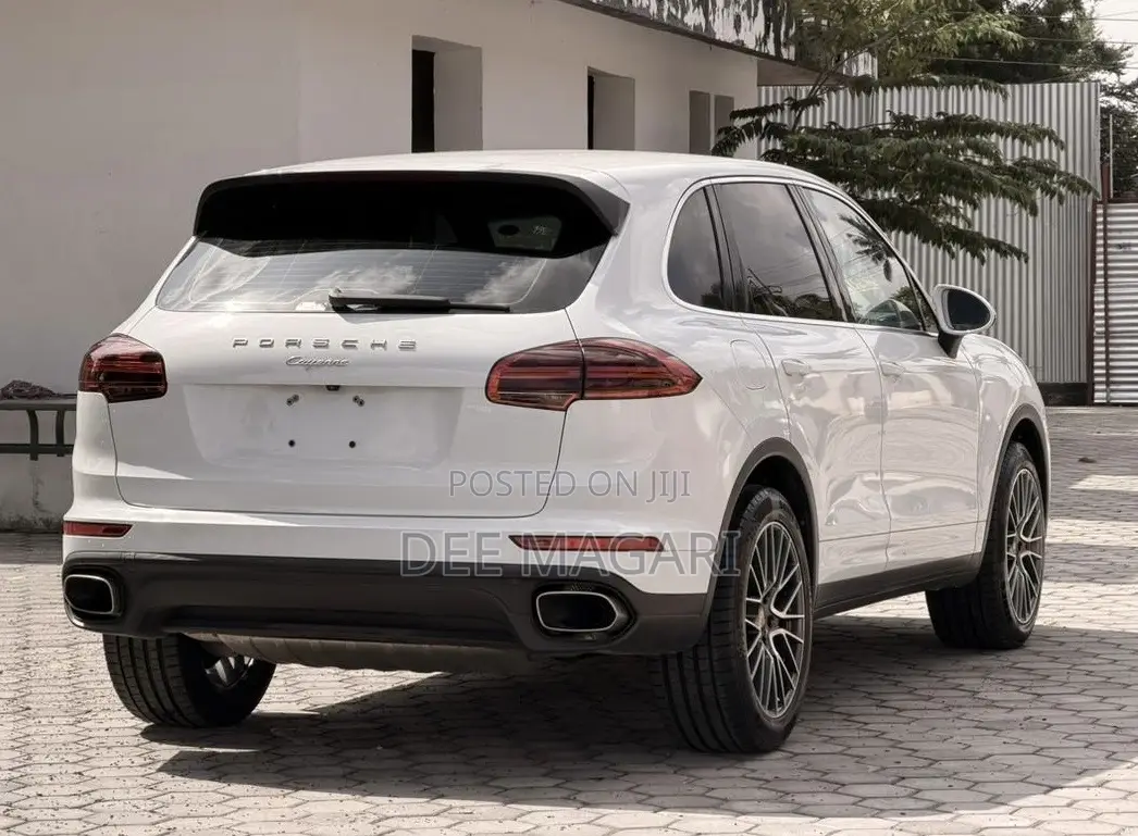 Porsche Cayenne 2015 White