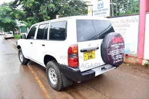 Nissan Patrol 2010 White