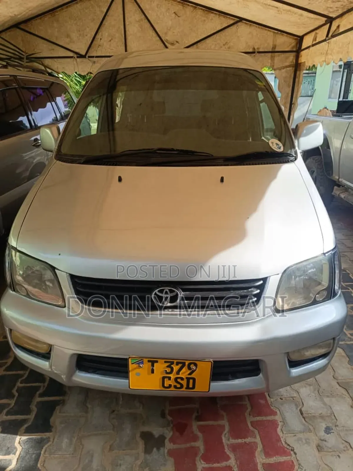 Toyota Noah 2001 Silver