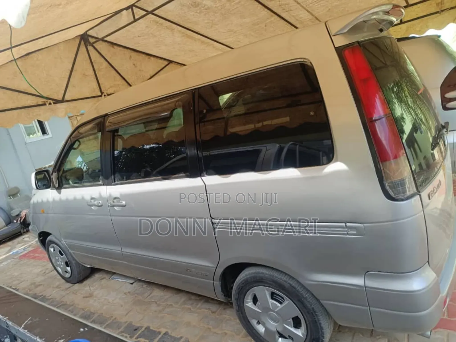 Toyota Noah 2001 Silver