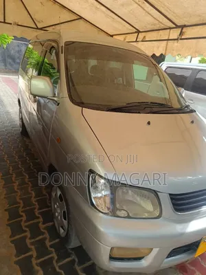 Toyota Noah 2001 Silver