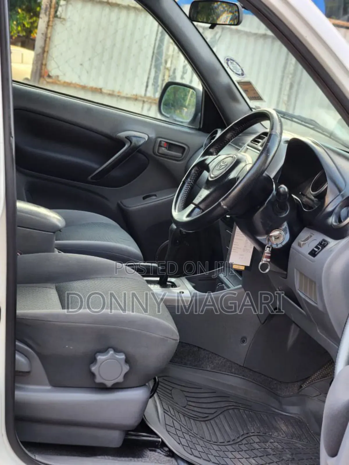 Toyota RAV4 2005 White