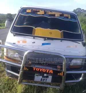 Toyota HiAce 1999 White
