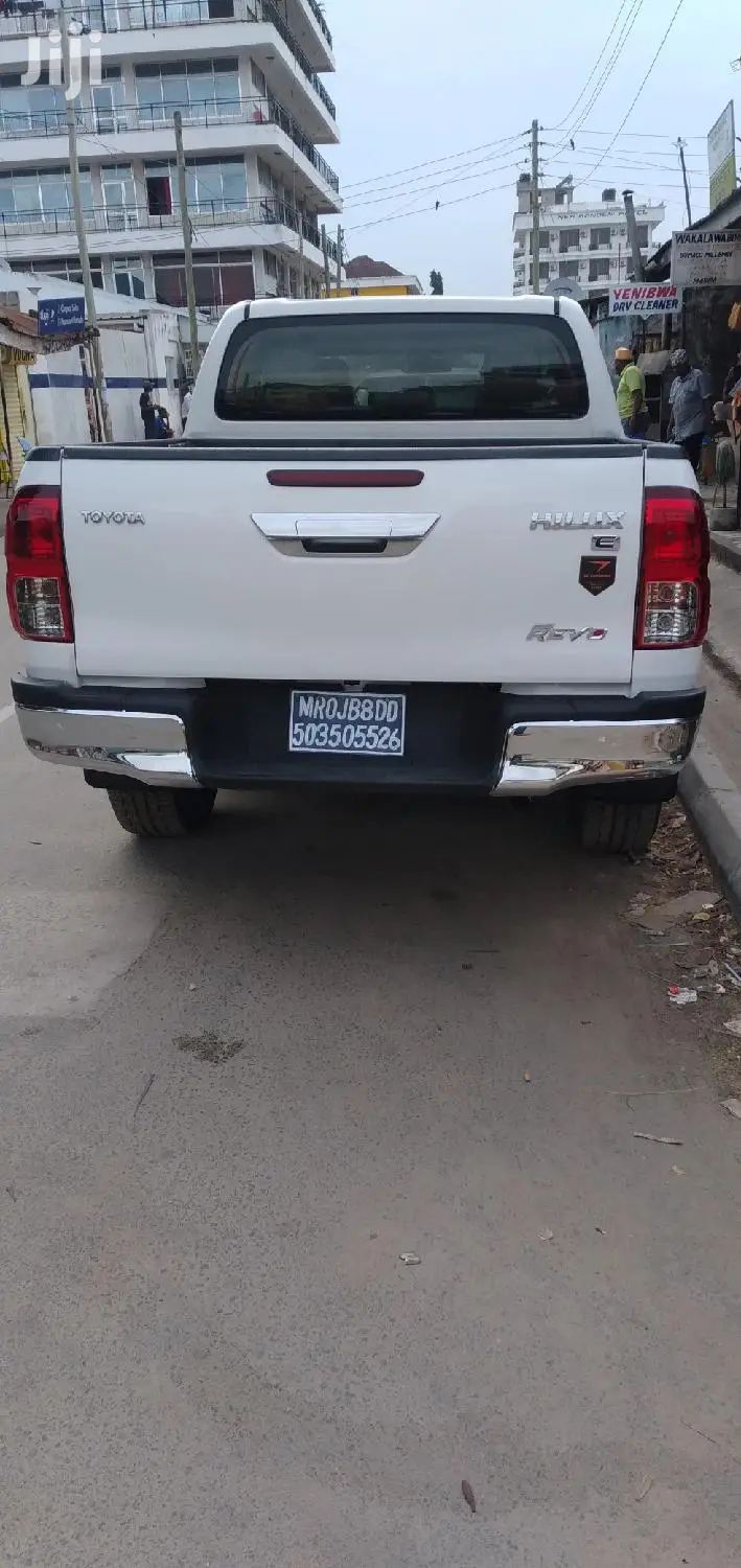 Toyota Hilux 2016 White