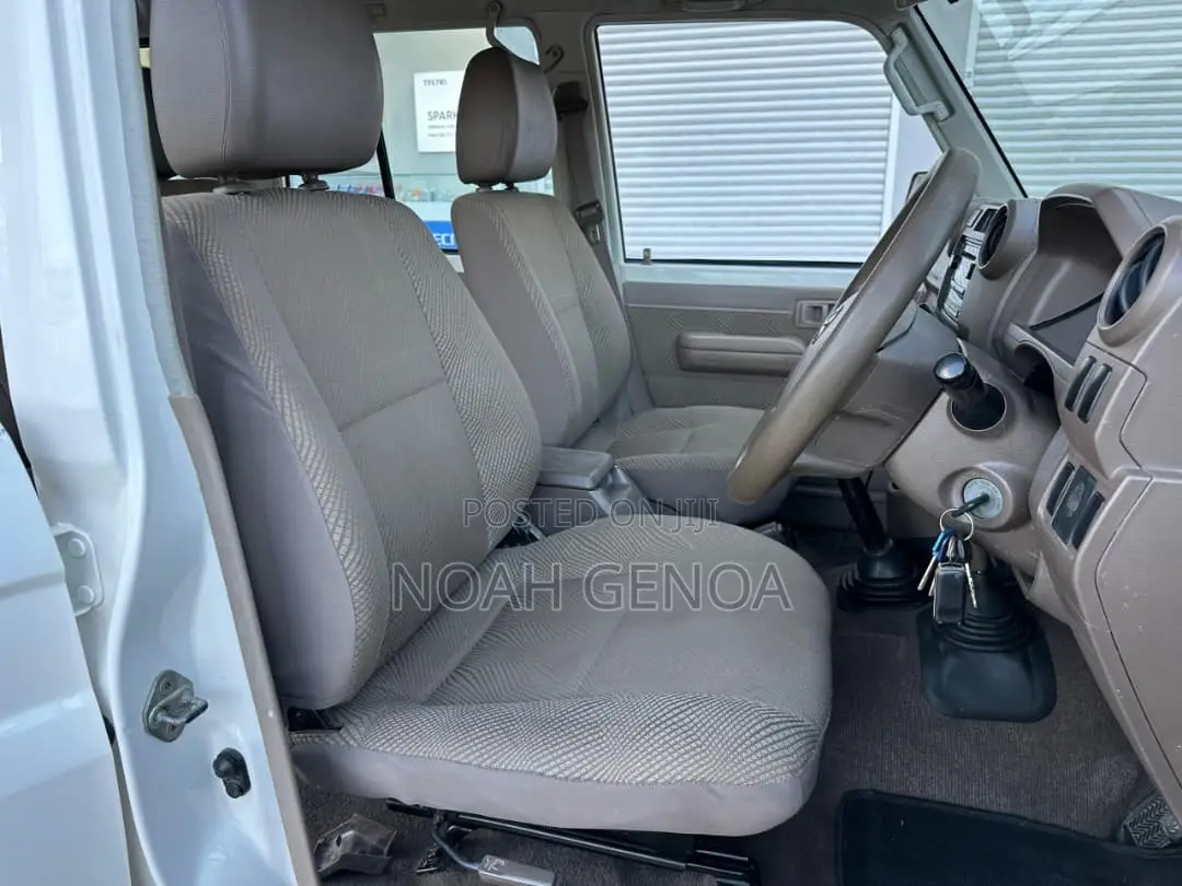 Toyota Land Cruiser 4.0 V6 DLX 2014 White