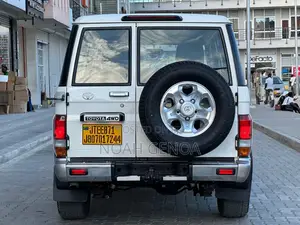 Toyota Land Cruiser 4.0 V6 DLX 2014 White
