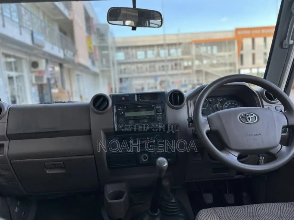 Toyota Land Cruiser 4.0 V6 DLX 2014 White