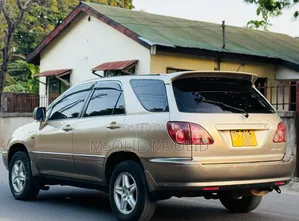 Toyota Harrier 2004 Gold