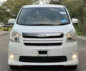 Toyota Noah 2.0 143hp AWD (7 Seater) 2008 White
