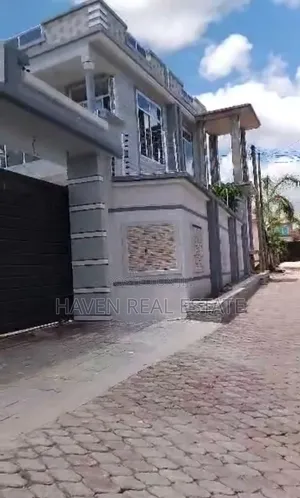 8bdrm House in Kinyerezi for sale