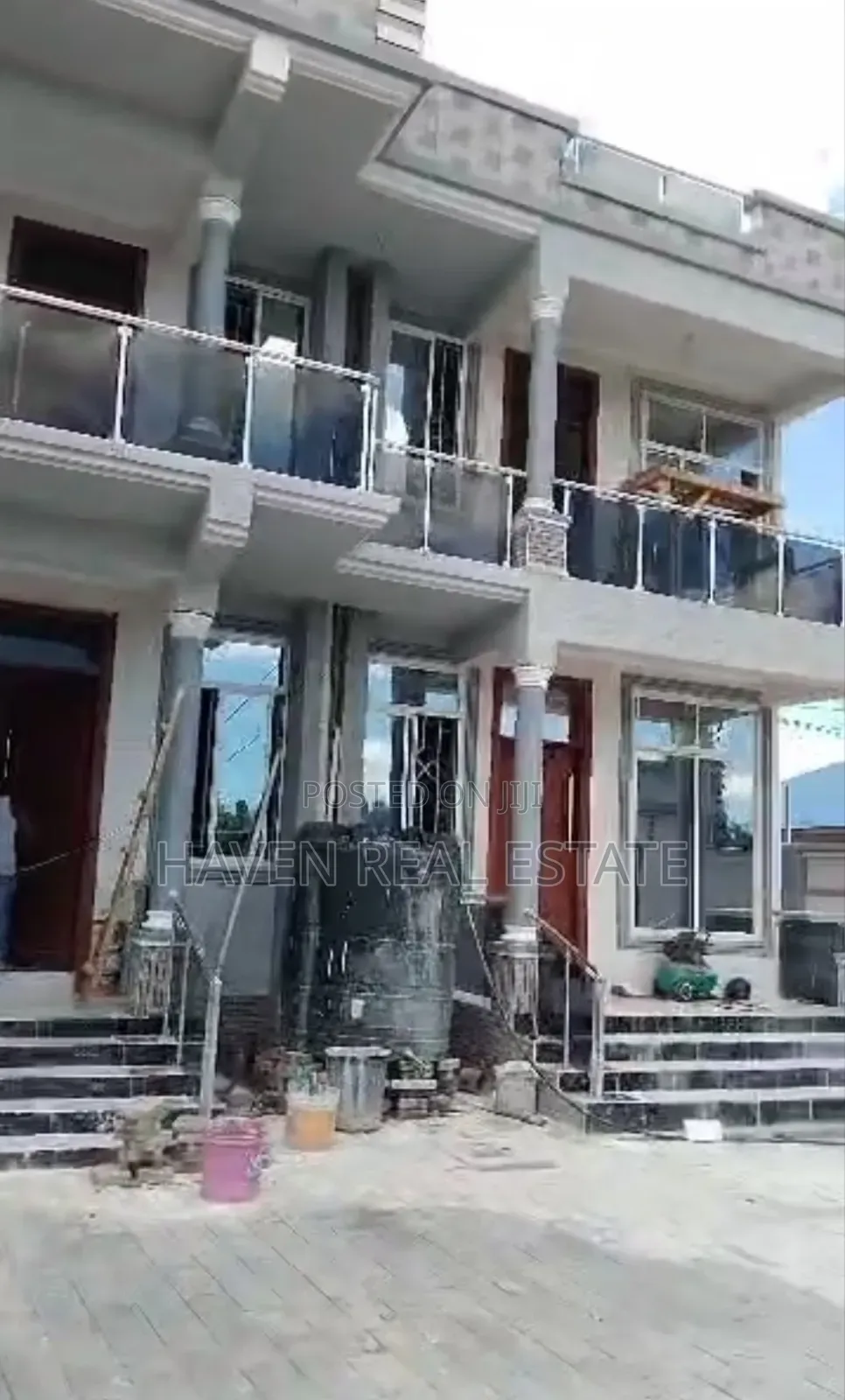 8bdrm House in Kinyerezi for sale