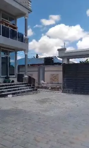 8bdrm House in Kinyerezi for sale