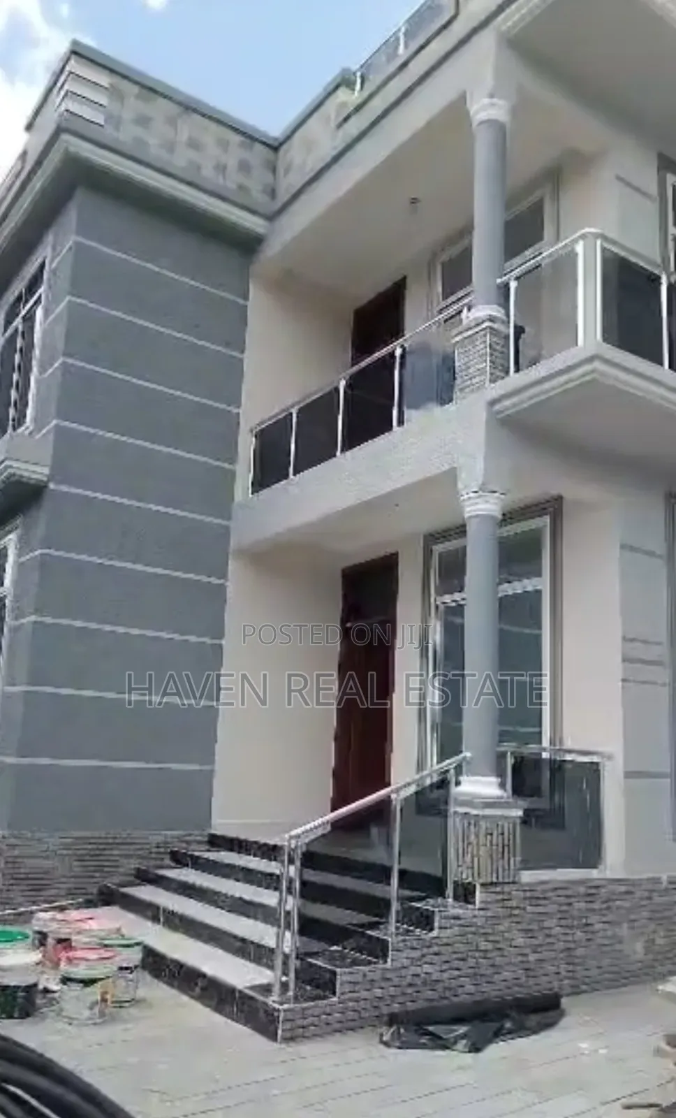 8bdrm House in Kinyerezi for sale