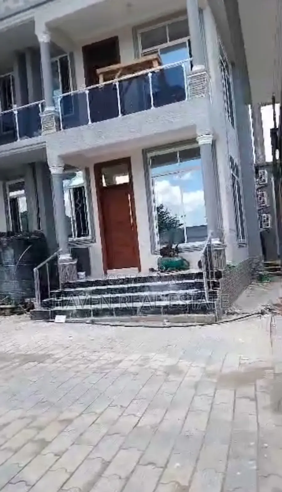 8bdrm House in Kinyerezi for sale
