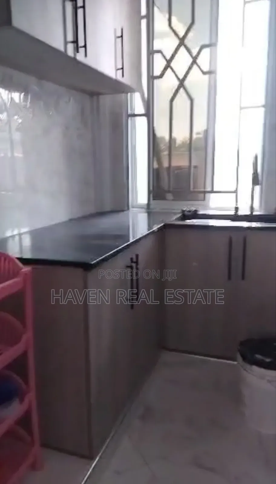 8bdrm House in Kinyerezi for sale