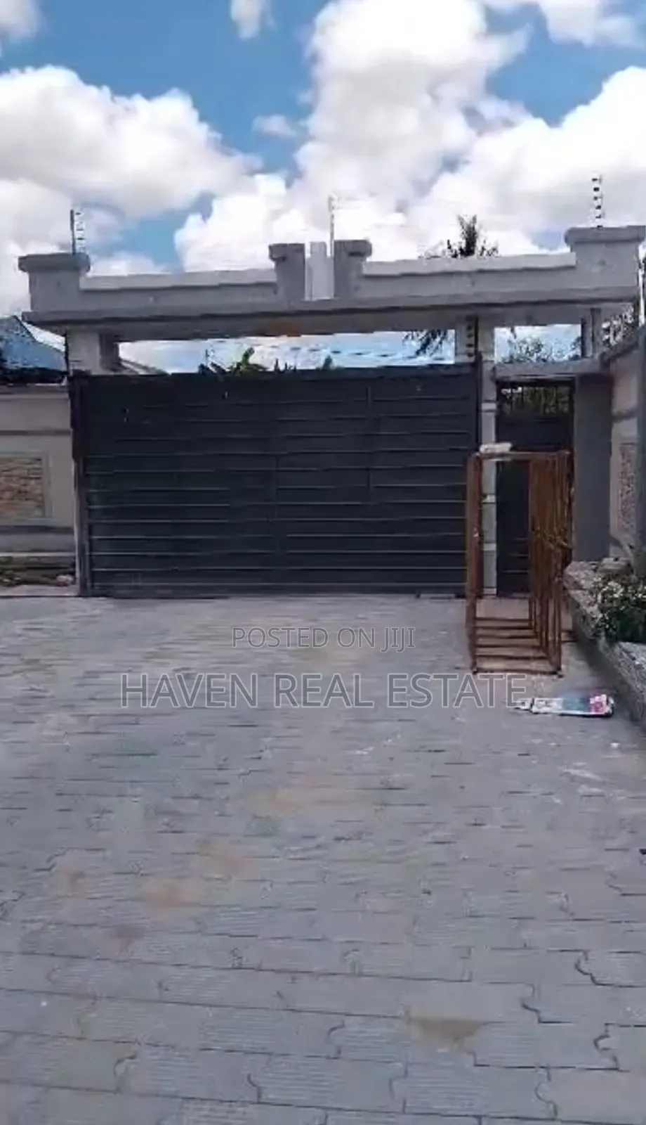 8bdrm House in Kinyerezi for sale