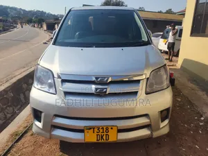 Toyota Noah 2004 Silver