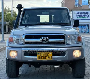 Toyota Land Cruiser 2013 White