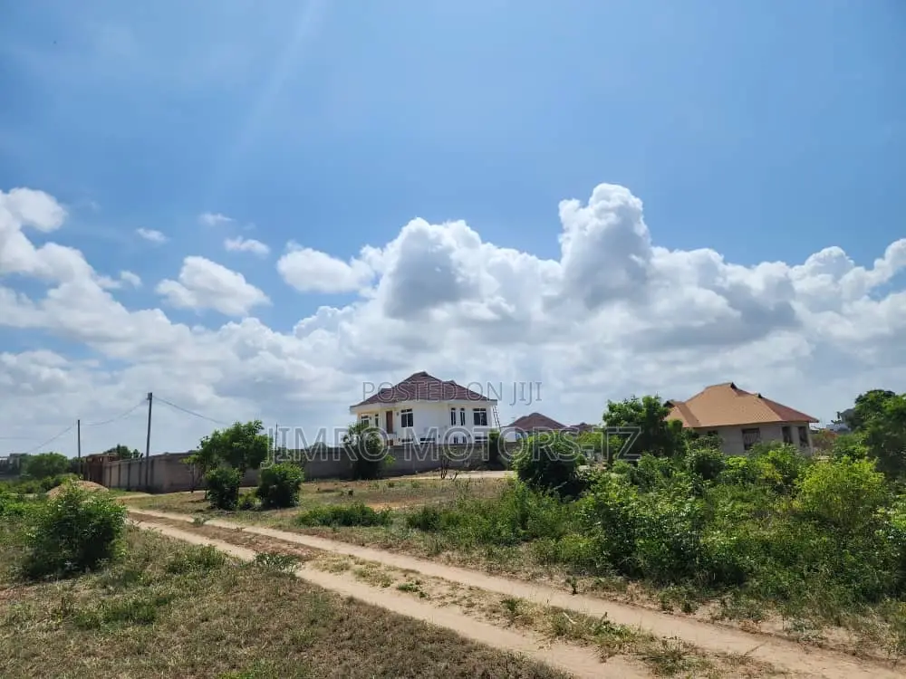 Nauza Kiwanja Kizuri Sana Kinapatikana Bweni Square Meter 15400