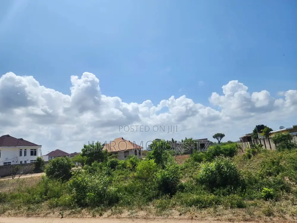 Nauza Kiwanja Kizuri Sana Kinapatikana Bweni Square Meter 15400