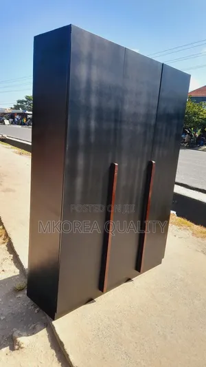Kabati La Nguo Milango Mitatu Na Droo Sita Za Ndani