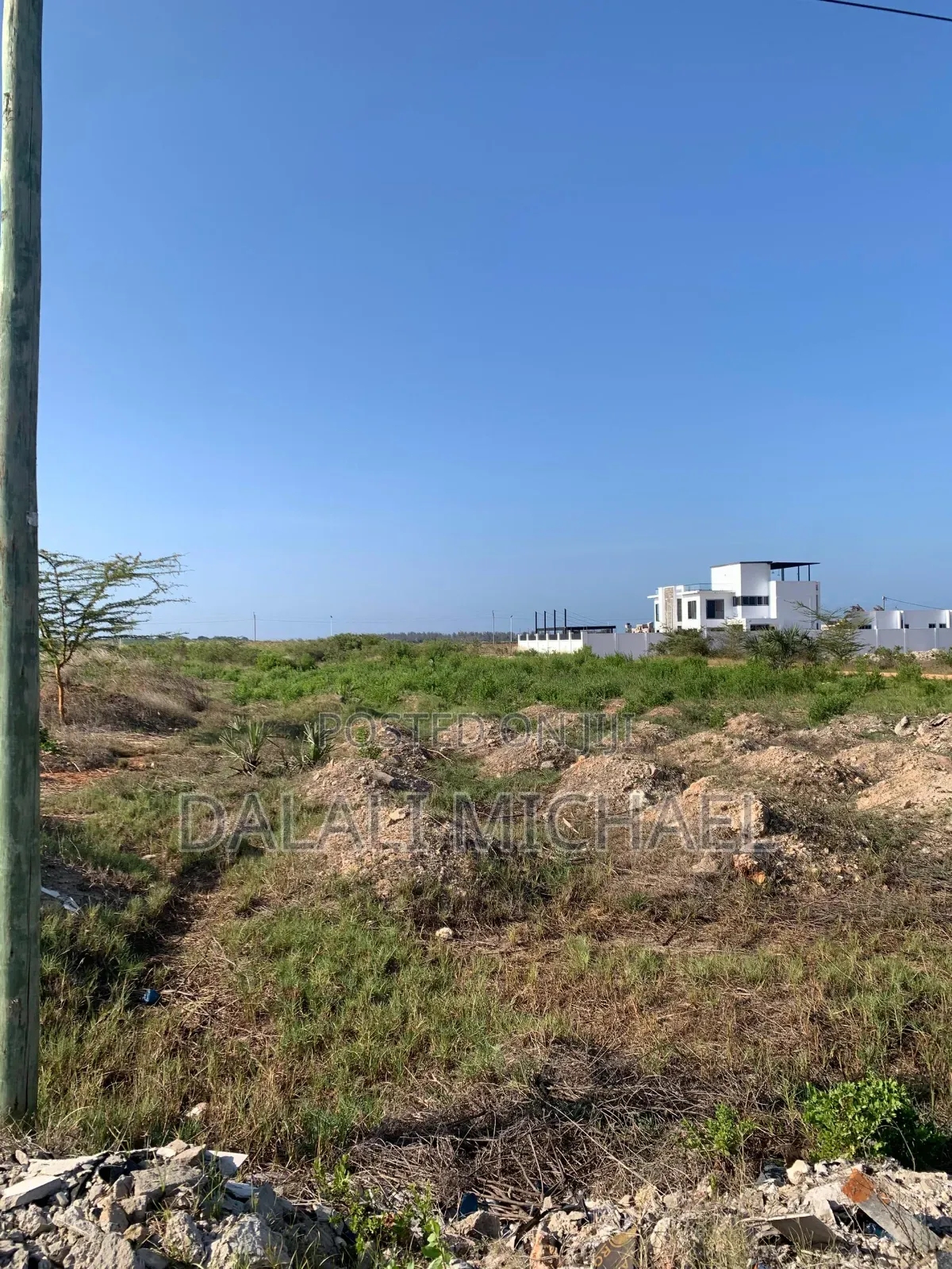 Plot Corner for Sale 2073 SQMS