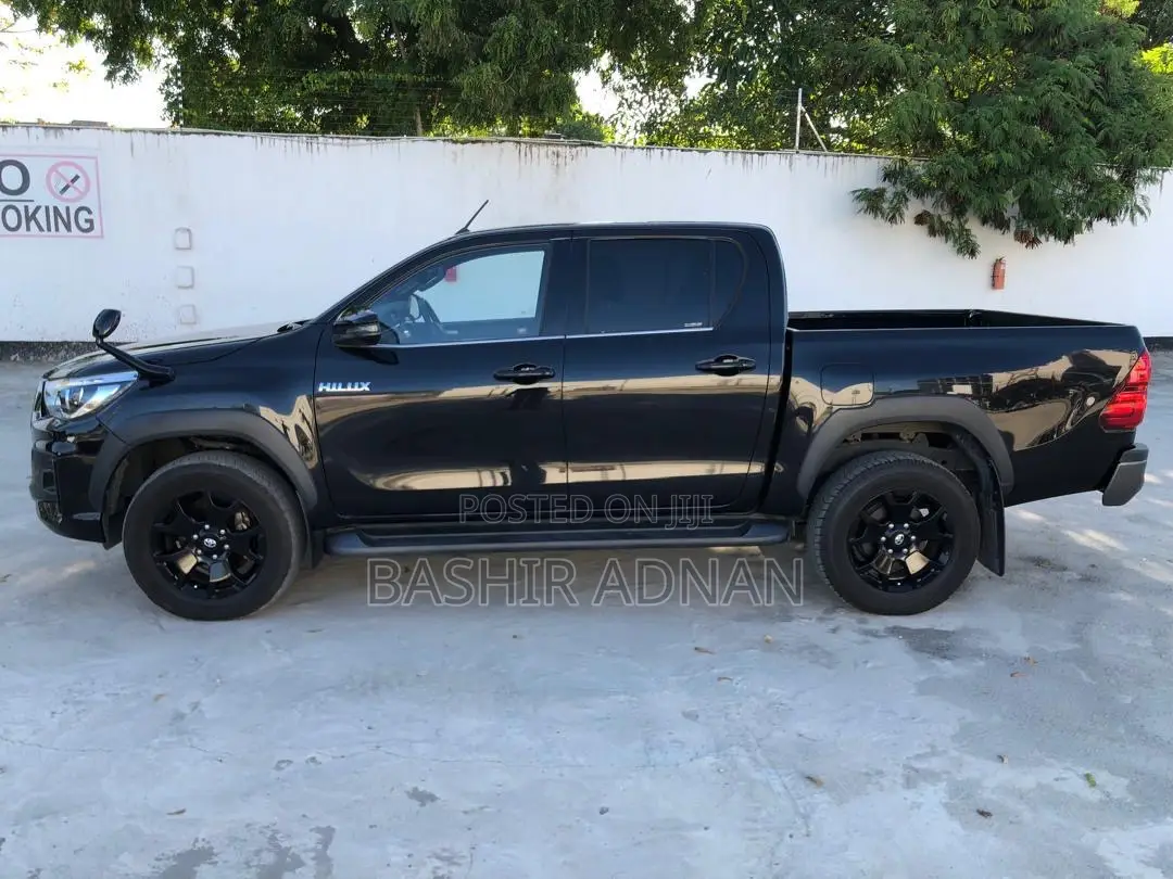 Toyota Hilux Revo Double Cab Deisel 2.4 AWD 2019 Black